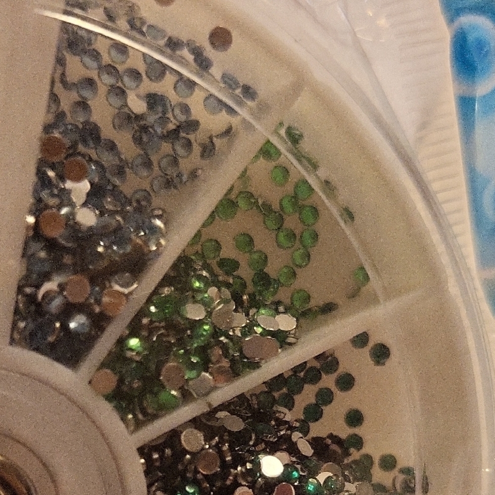 Multicolor Rhinestone Wheel for Crafting - Picture 6 of 6